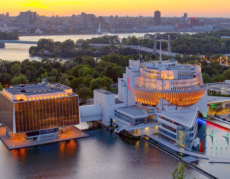 Luxury casino hotel in Toronto, Canada