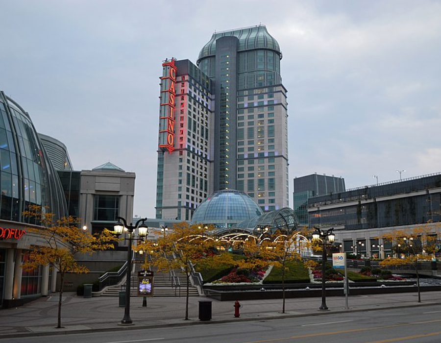 Luxurious casino resort in Niagara Falls